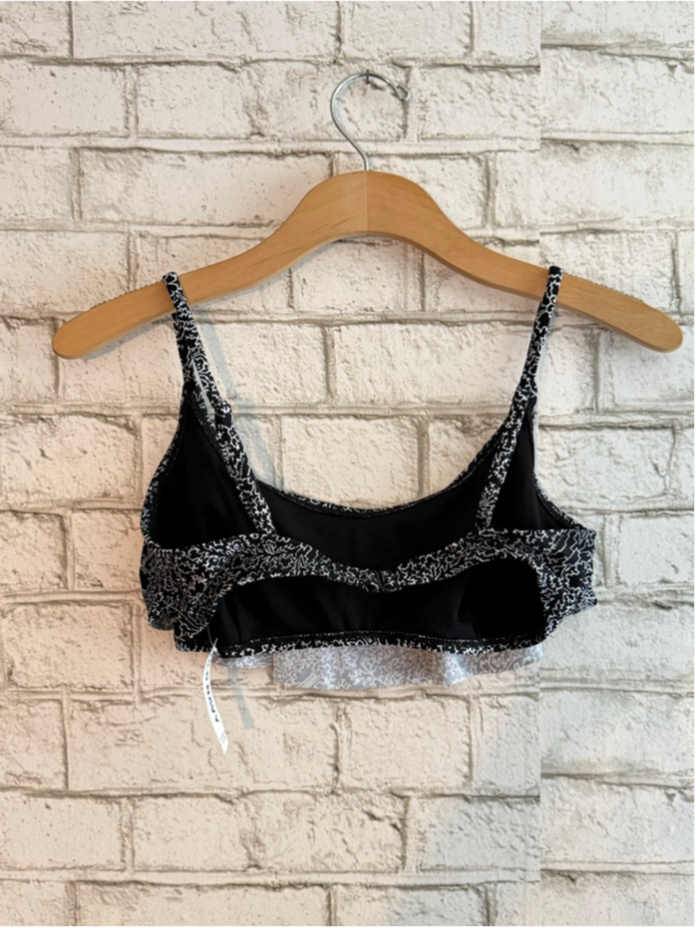 NWT Old Navy Ruffle Adjustable straps Bandeau-style top size Medium Black White - Picture 2 of 7